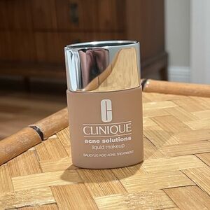 Clinique Acne Solutions Liquid Makeup - Fresh Cream Chamois